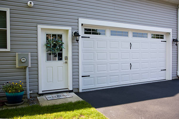 24/7 Emergency Garage Door Panel Replacement experts in Caro, MI